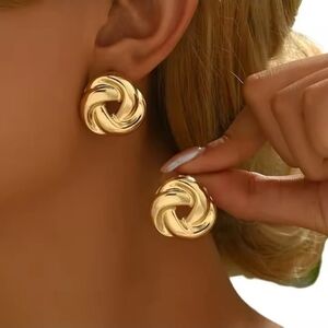 Earrings Women's Gold Twisted‎ Hollow New f72